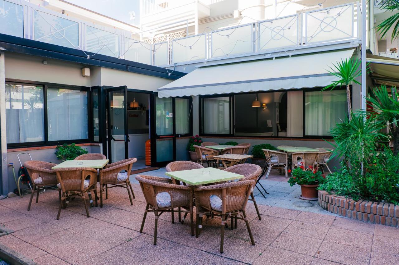 Hotel Jolie Ричоне Екстериор снимка