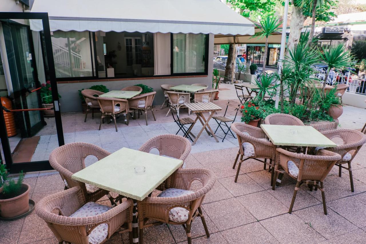 Hotel Jolie Ричоне Екстериор снимка