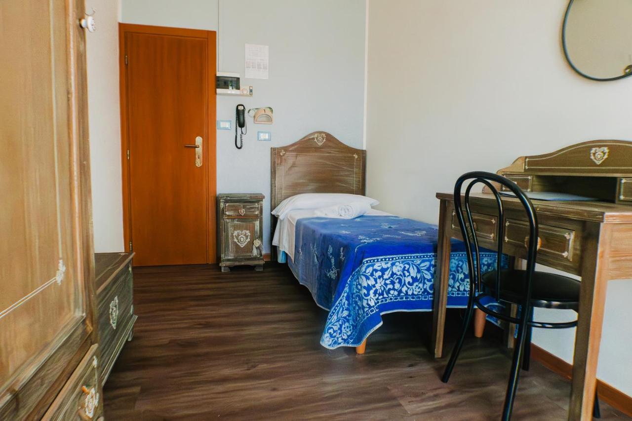 Hotel Jolie Ричоне Екстериор снимка