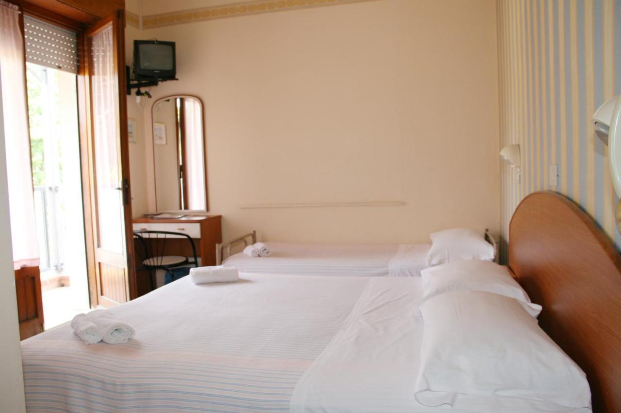Hotel Jolie Ричоне Екстериор снимка