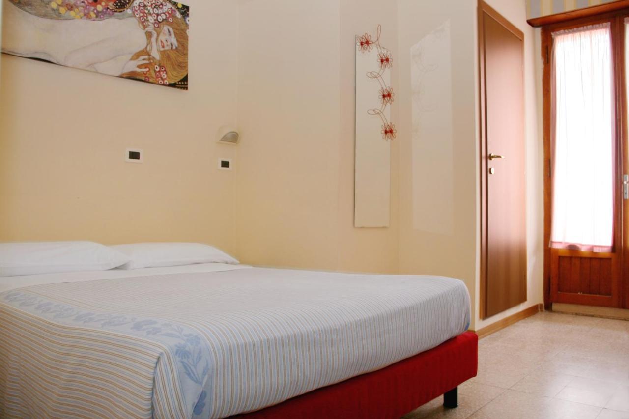 Hotel Jolie Ричоне Екстериор снимка